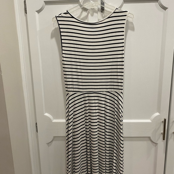 Beautiful striped dress - Picture 5 of 5